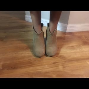 Steve Madden Brown Suede Booties